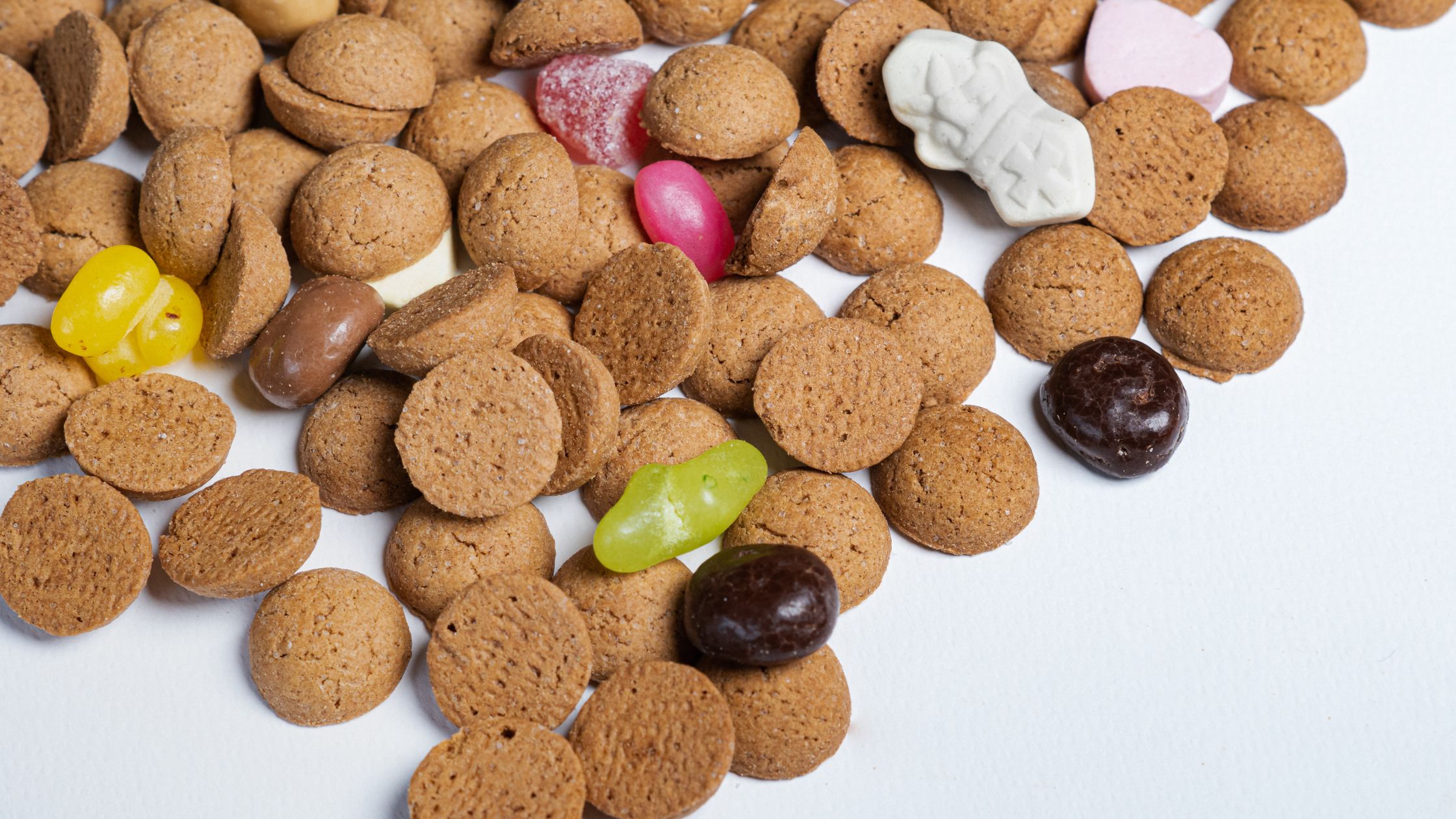 Pepernoten en kruidnoten in allerlei smaken